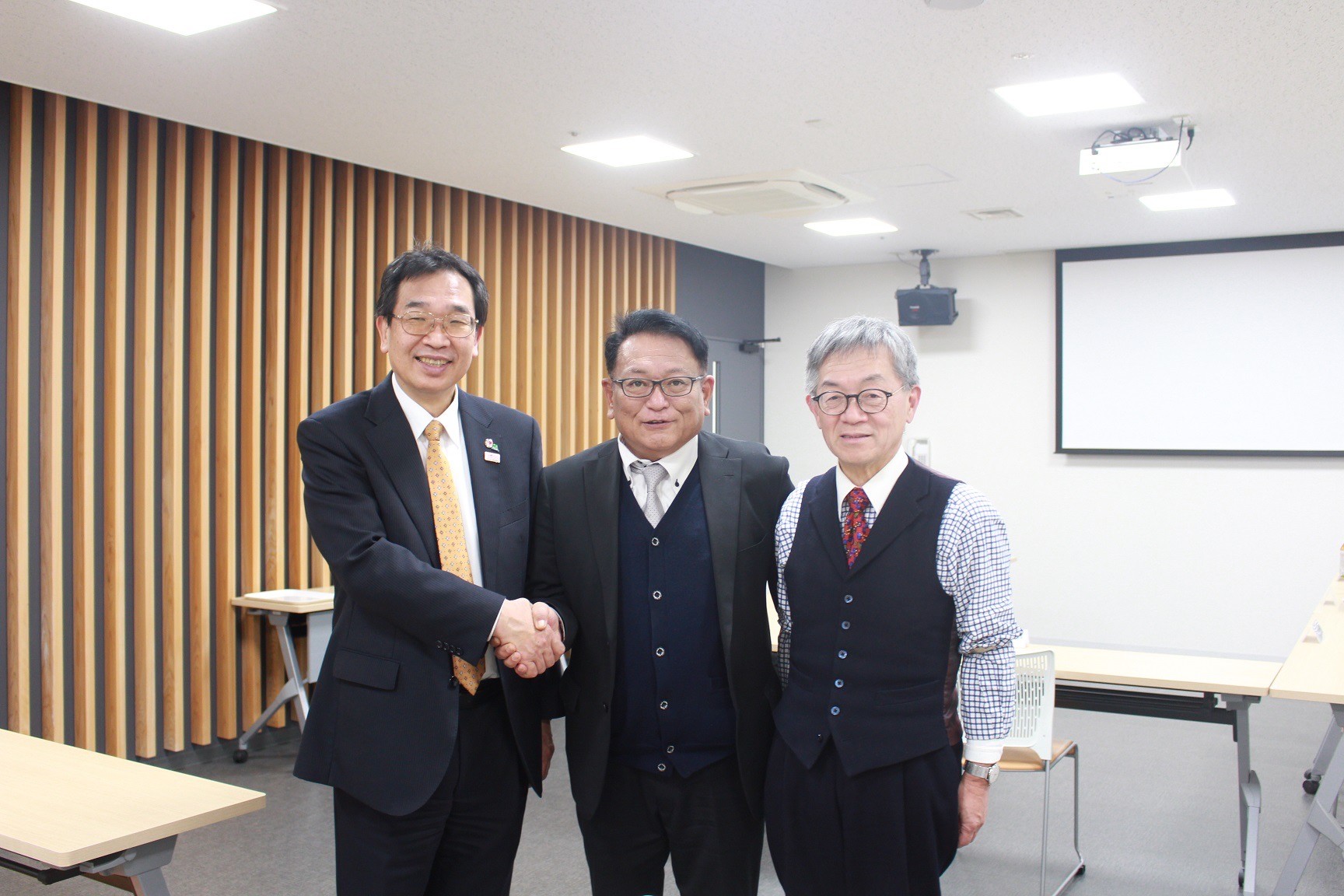 静岡県型聴覚障害児療育モデル施設視察